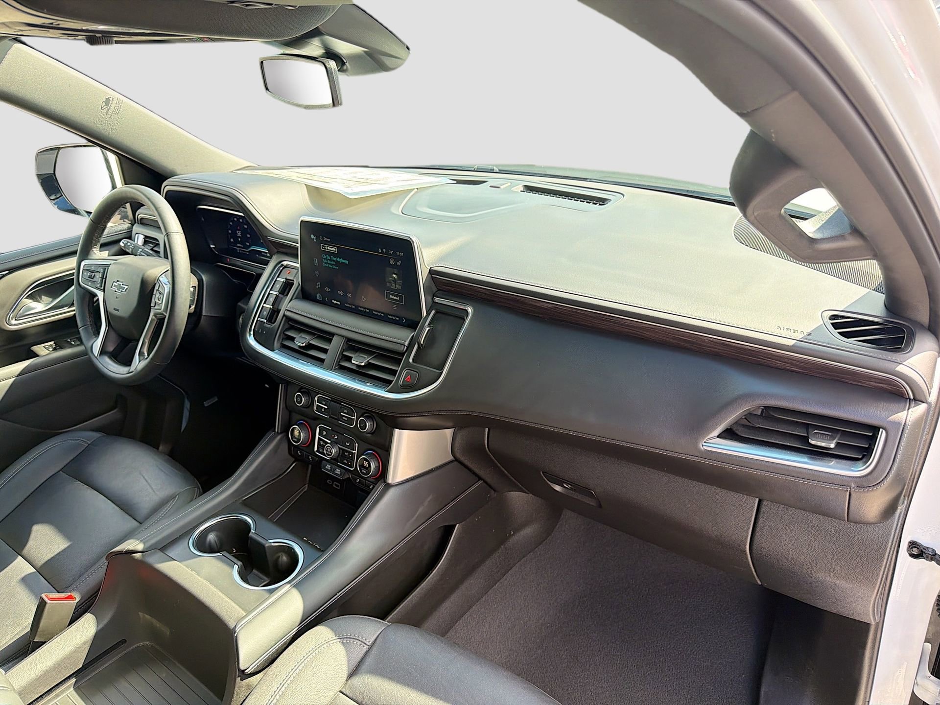 Used 2024 Chevrolet Suburban Z71 w/ Luxury Package image 16