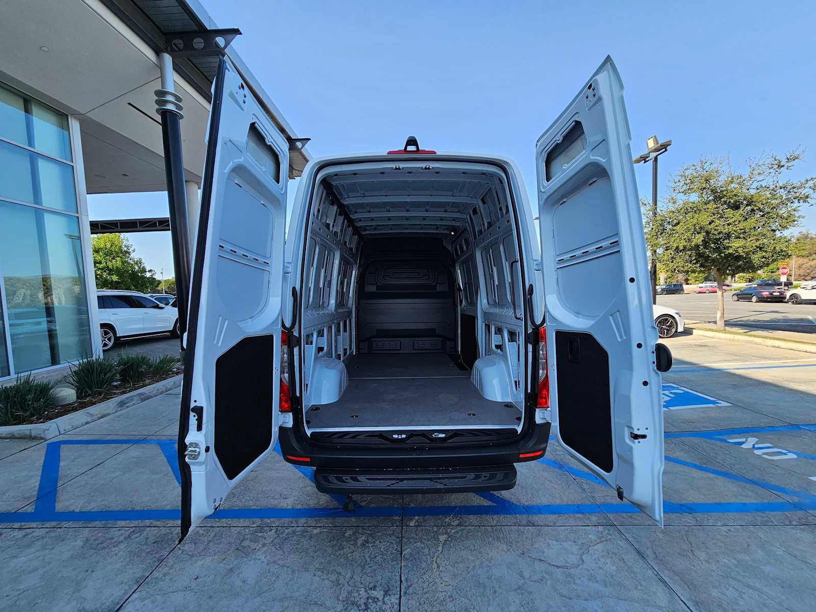 Used 2025 Mercedes-Benz Sprinter 2500 image 18