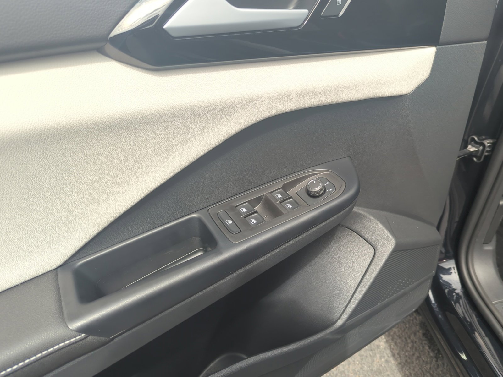 New 2025 Volkswagen Taos S image 13