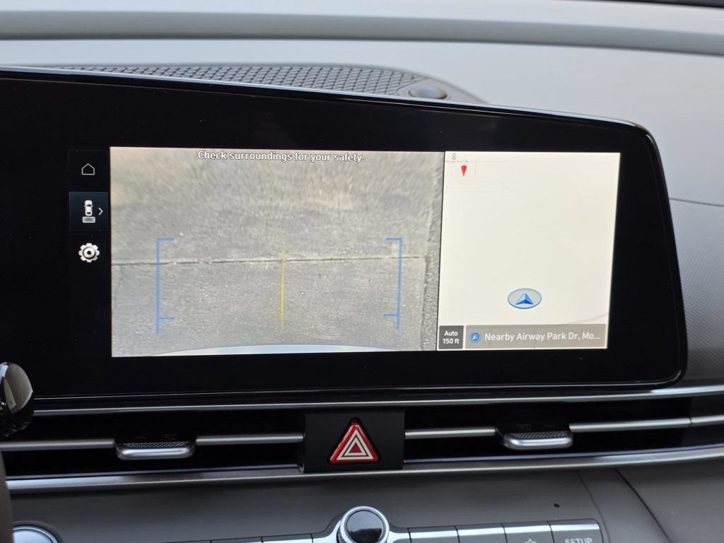 Used 2025 Hyundai Elantra SEL FWD image 14