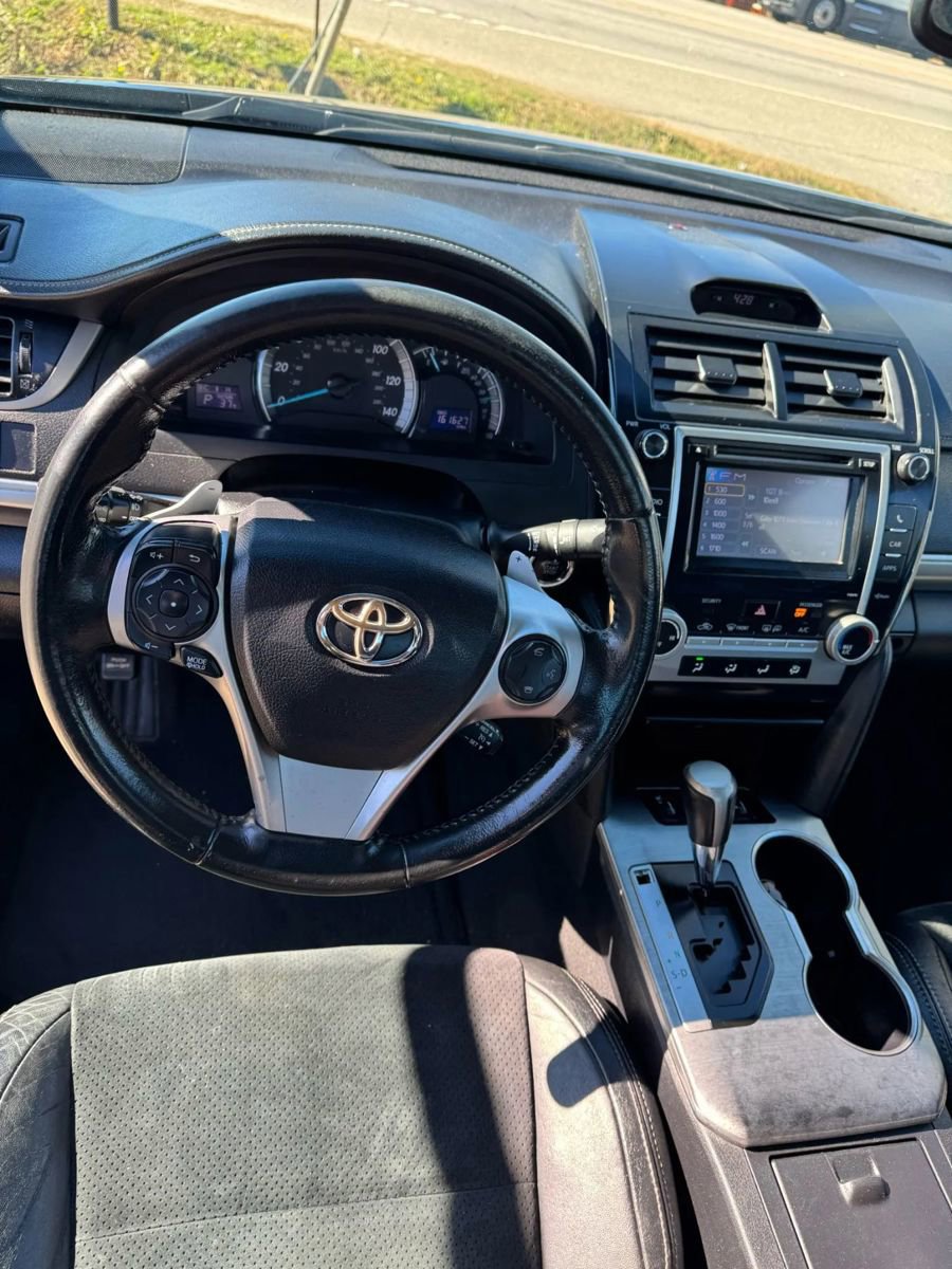 Used 2014 Toyota Camry SE w/ Leather Package image 20