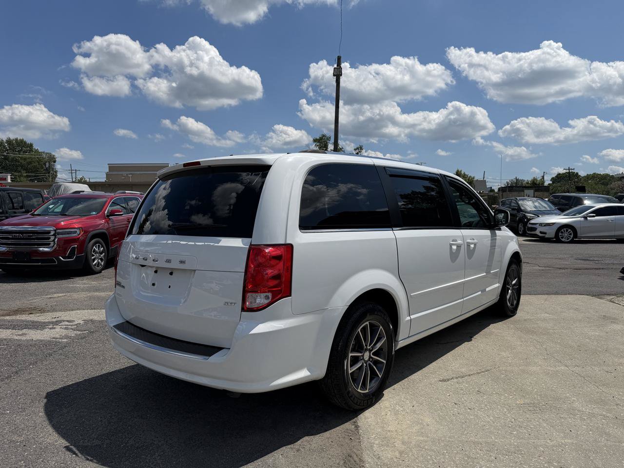 Used 2017 Dodge Grand Caravan SXT w/ Driver Convenience Group FWD image 6