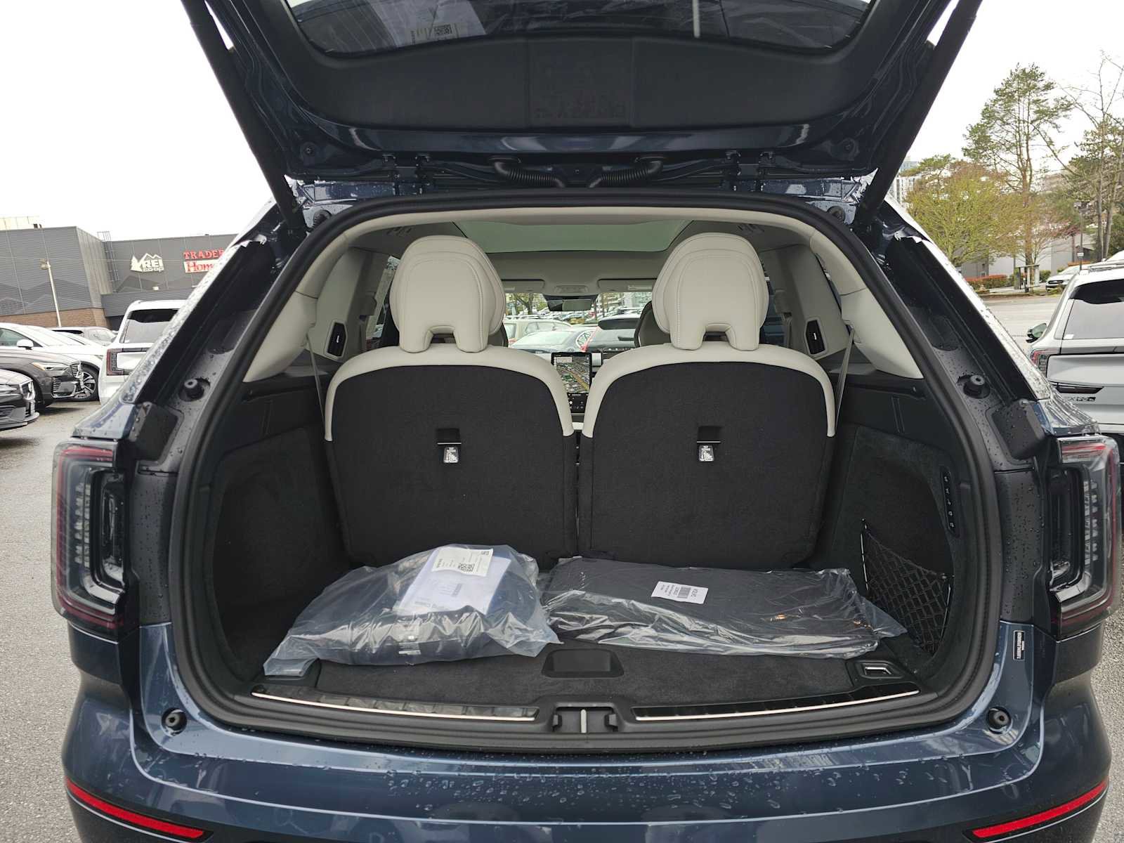 New 2026 Volvo EX90 Ultra image 15