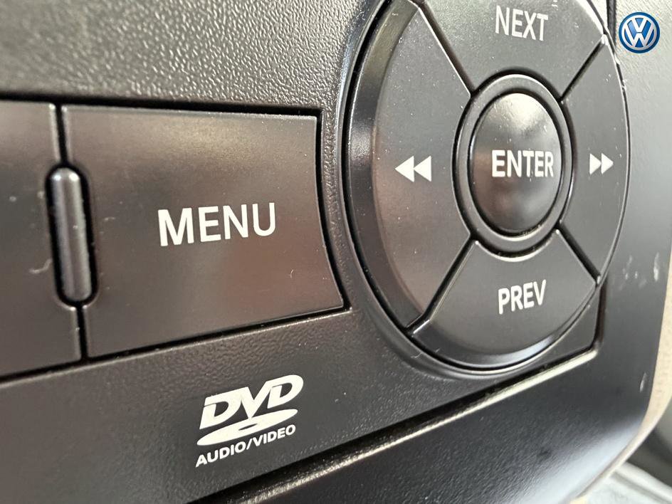 Used 2010 Volkswagen Routan SE FWD image 29