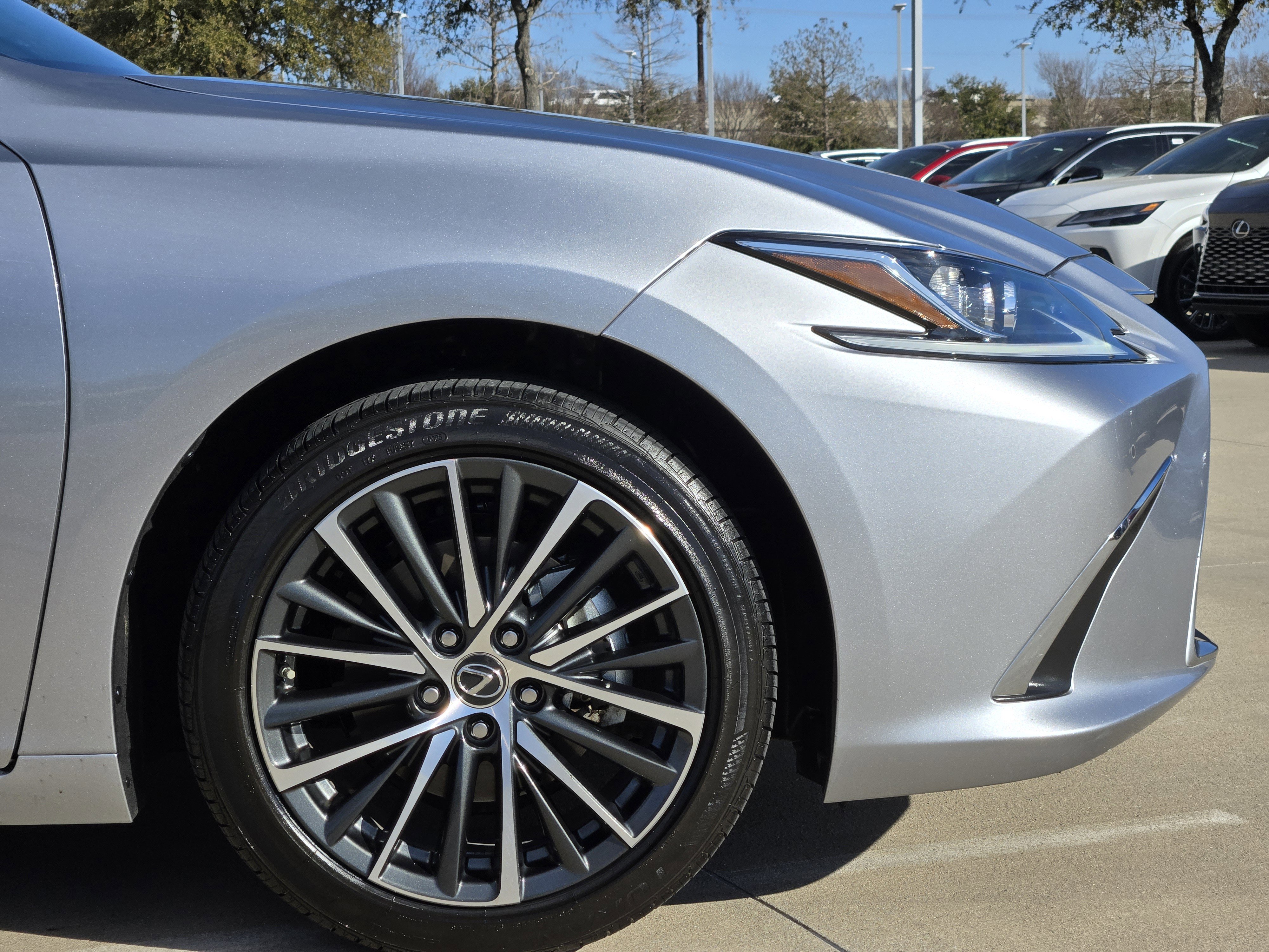 Used 2025 Lexus ES 300h w/ Premium Package image 8