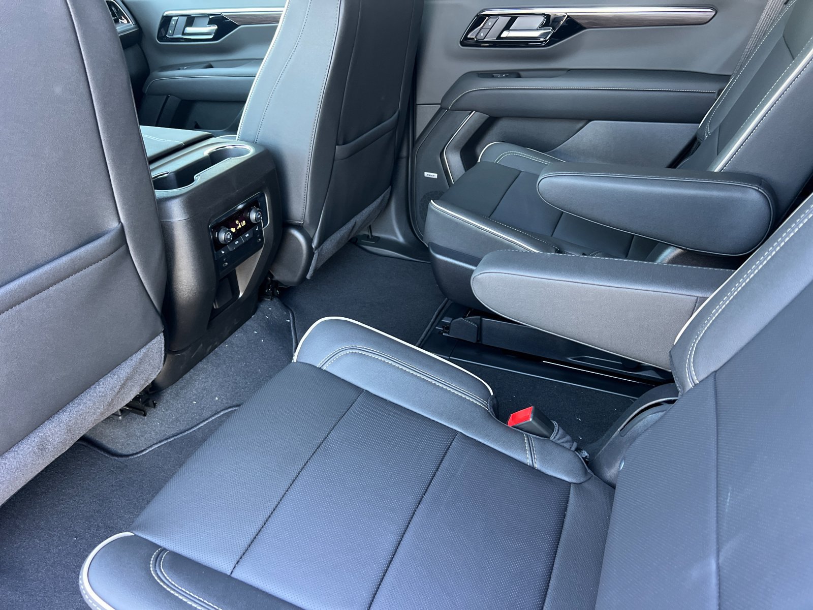 New 2026 Chevrolet Tahoe Premier w/ Sun And Tow Package AWD/4WD image 12