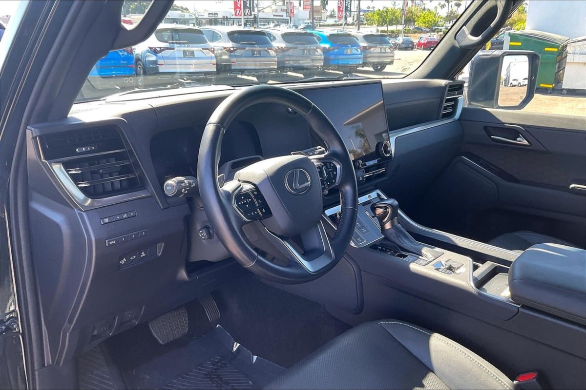 Used 2024 Lexus GX 550 w/ Accessory Package (Z1) AWD/4WD image 11