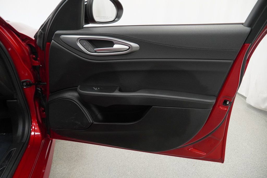 Used 2024 Alfa Romeo Giulia Veloce image 45