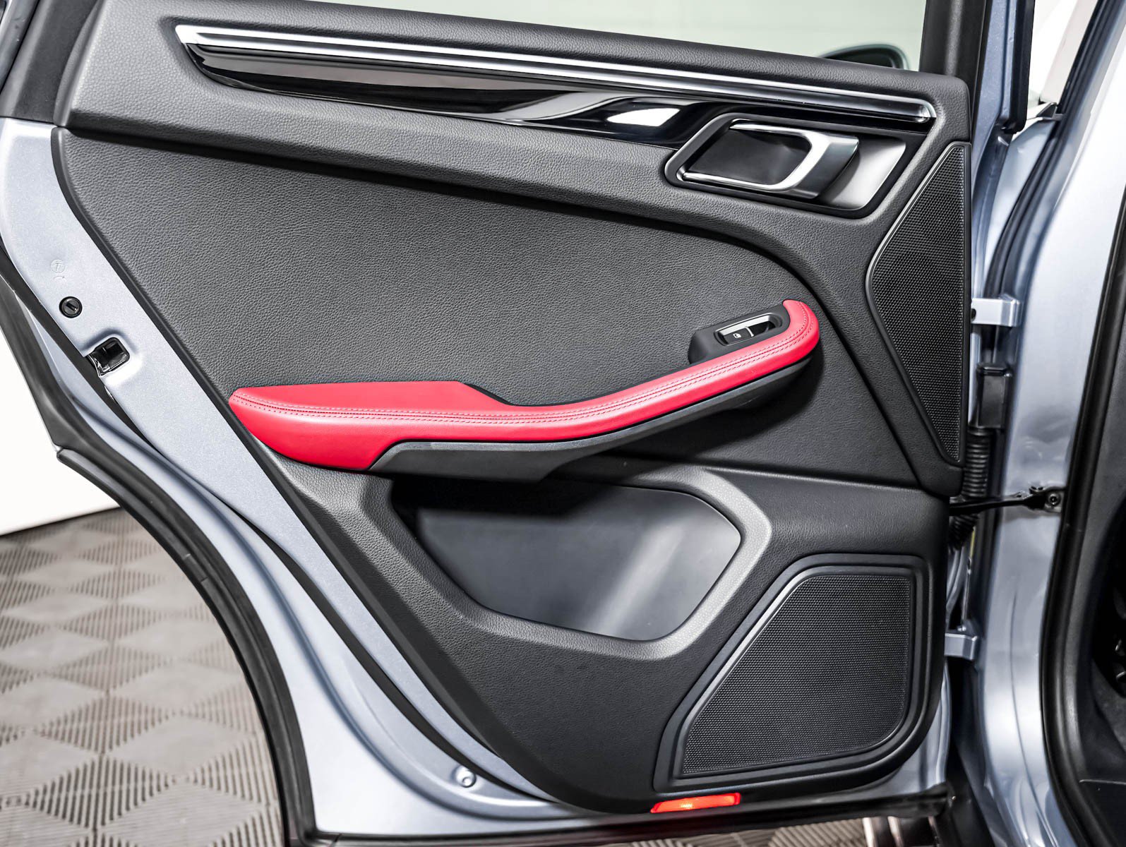 Certified 2023 Porsche Macan AWD/4WD image 27