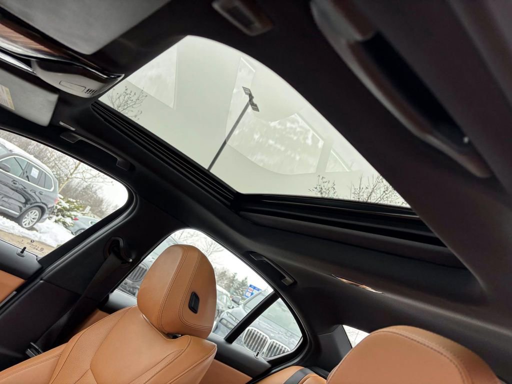 Certified 2025 BMW 330i xDrive Sedan w/ Premium Package image 27
