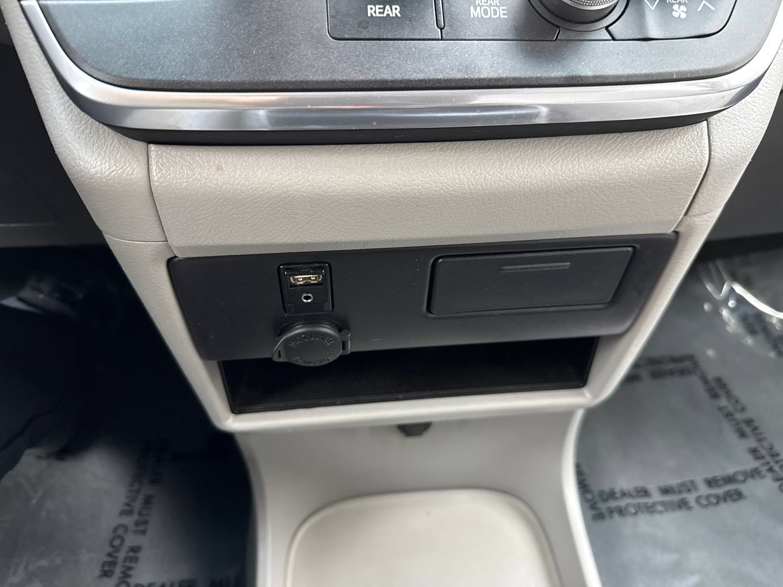Used 2017 Toyota Sienna LE FWD image 29
