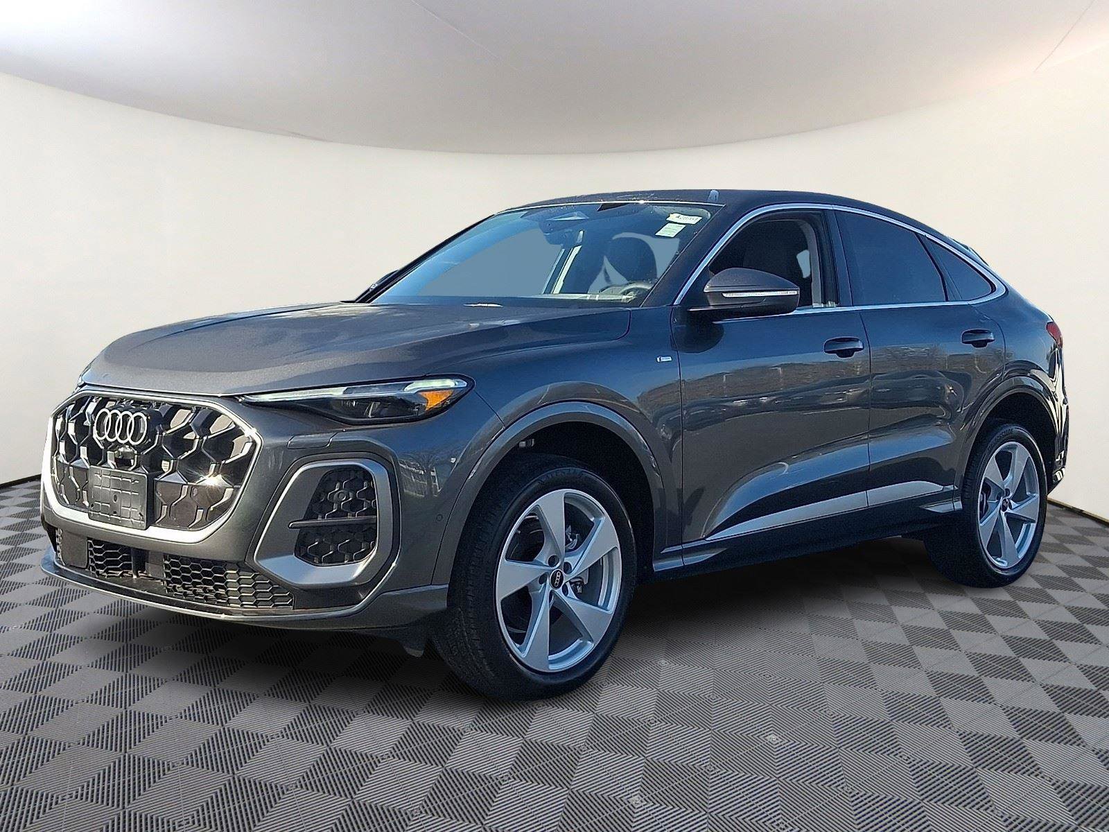 New 2025 Audi Q5 Premium Plus image 3