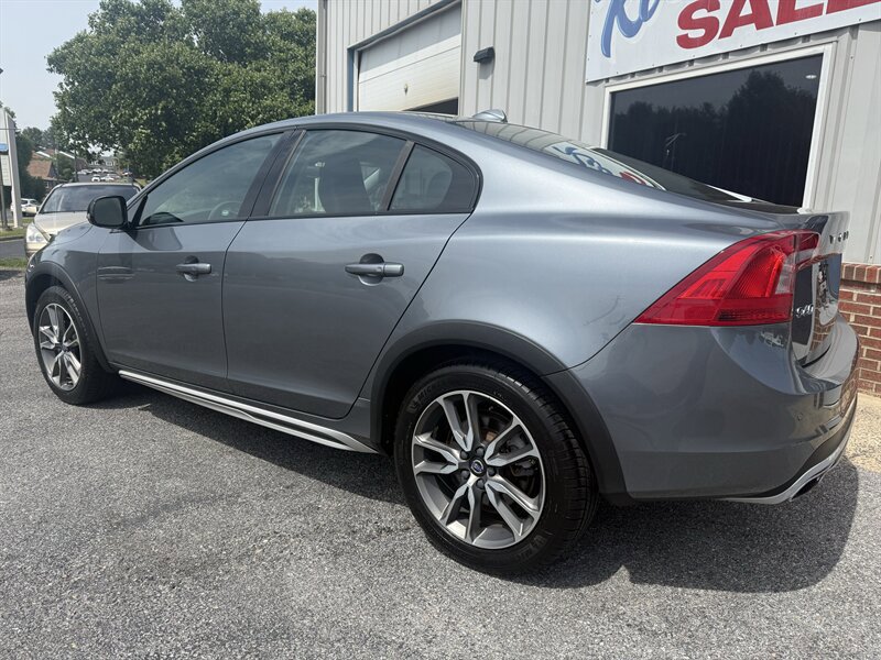 Used 2017 Volvo S60 T5 Cross Country Platinum w/ Climate Package AWD/4WD image 10