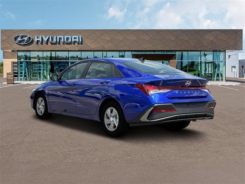 New 2025 Hyundai Elantra SE FWD image 5