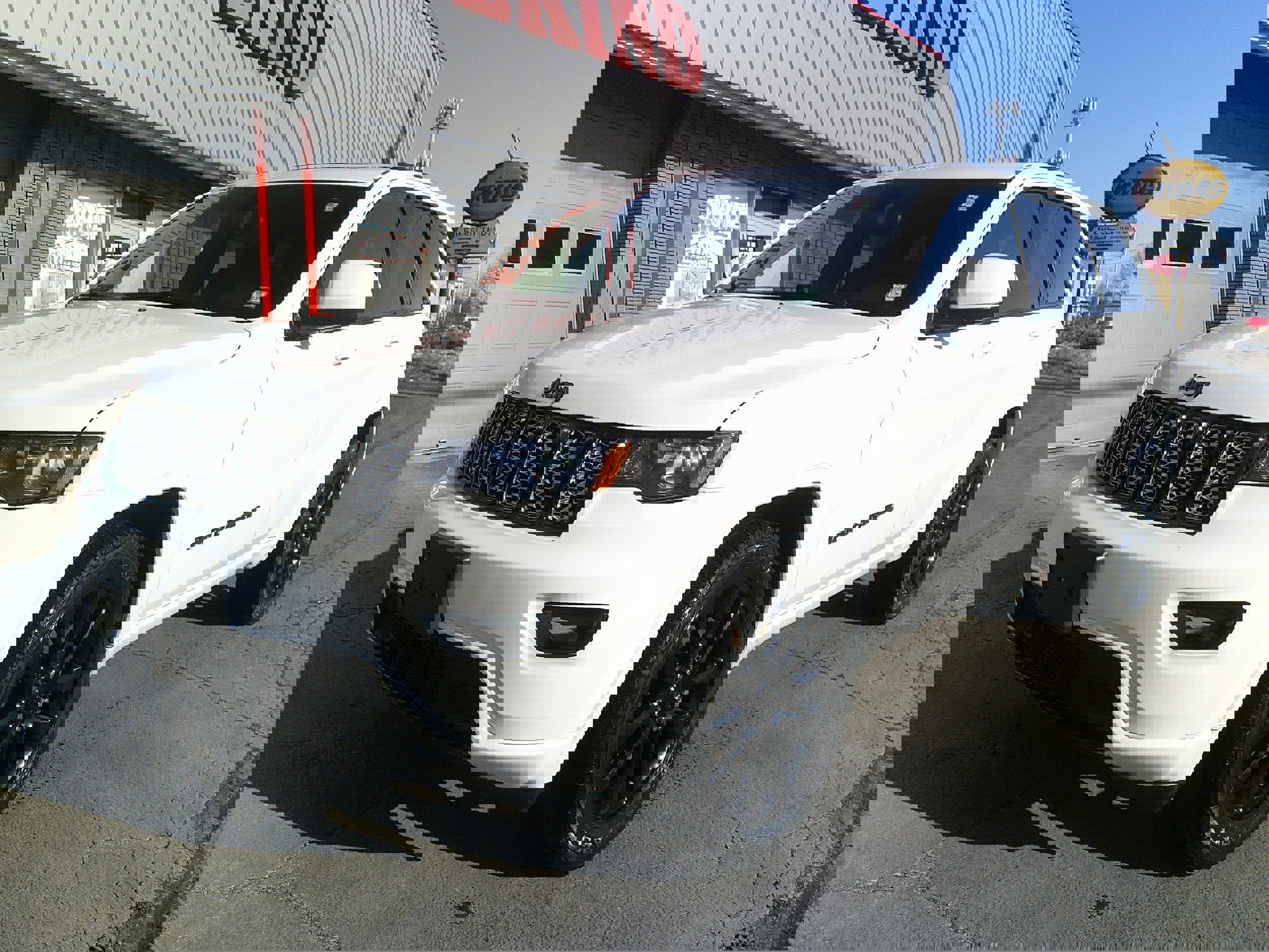 Used 2022 Jeep Grand Cherokee Laredo X image 10