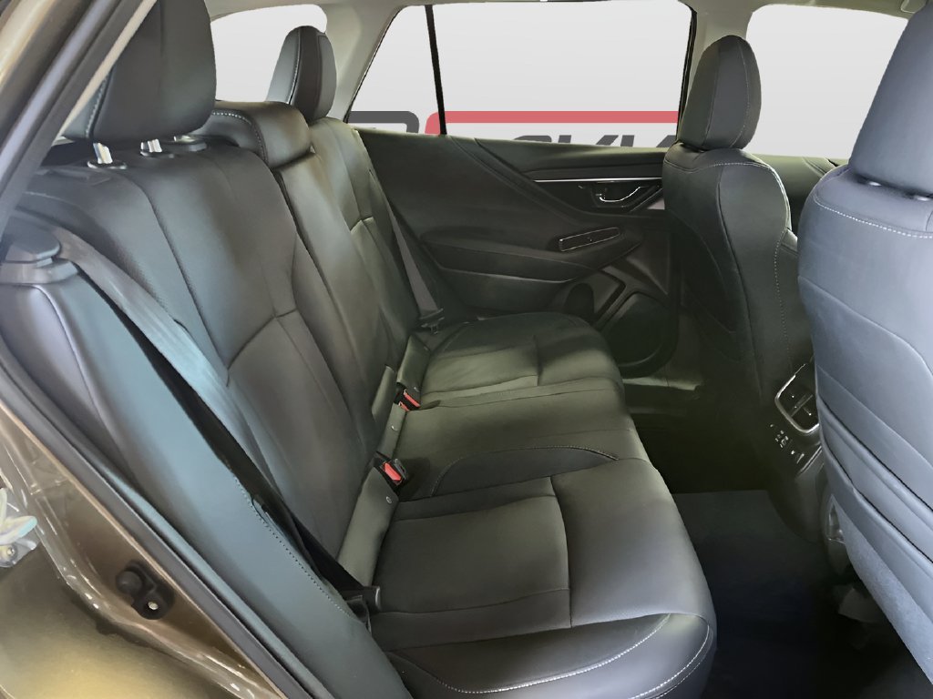Used 2025 Subaru Outback Limited AWD/4WD image 29
