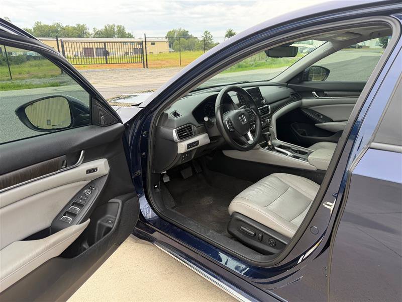 Used 2018 Honda Accord Touring image 13