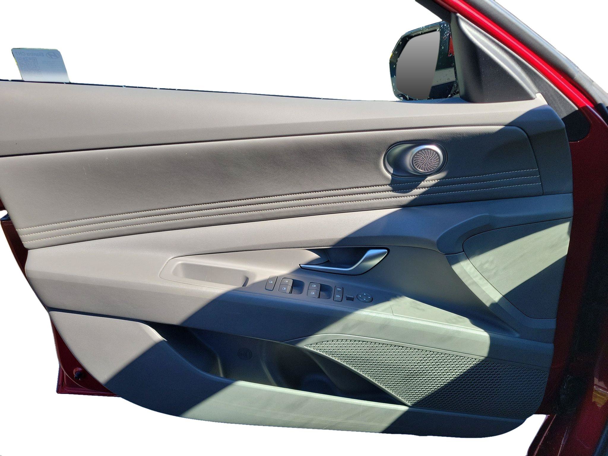 Used 2025 Hyundai Elantra SEL FWD image 8