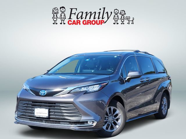 Certified 2023 Toyota Sienna XLE FWD image 1