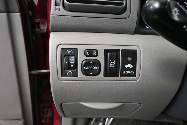 Used 2005 Toyota Corolla LE FWD image 26