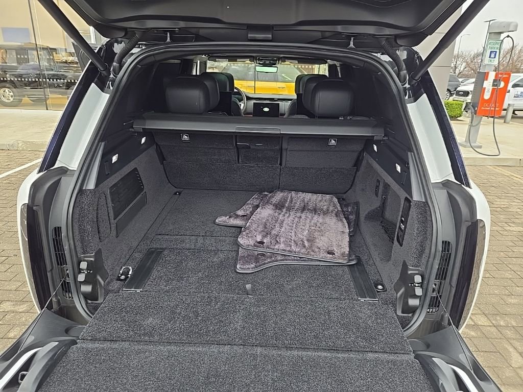 Used 2023 Land Rover Range Rover SV image 18