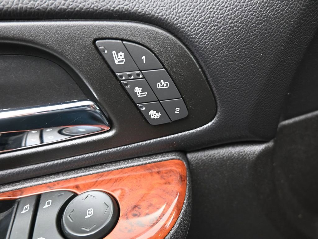 Used 2013 Chevrolet Avalanche LTZ image 13