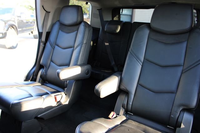 Used 2016 Cadillac Escalade Luxury RWD image 42