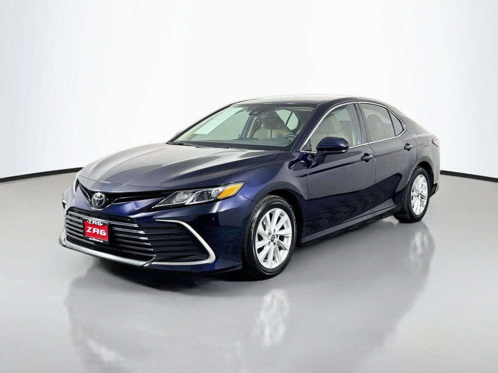Used 2022 Toyota Camry LE w/ Carpet Mat Package (TMS) FWD image 1