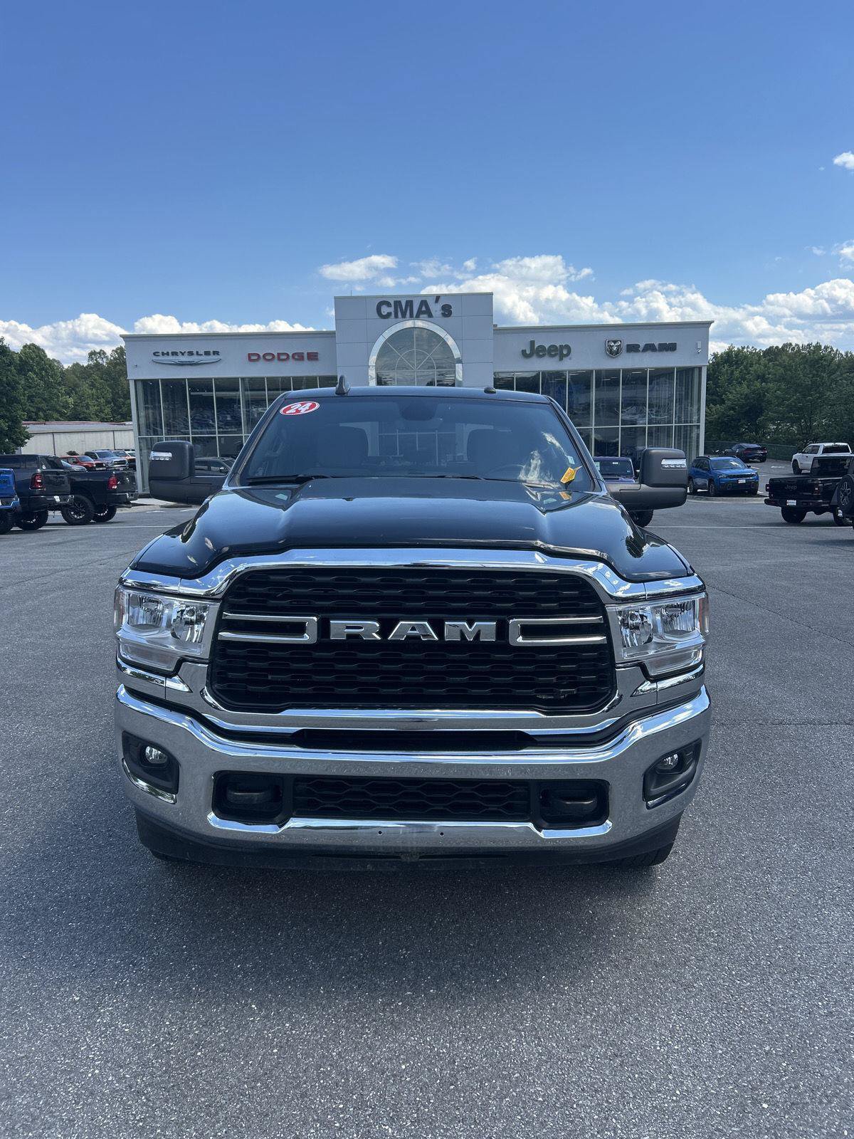 Used 2024 RAM 2500 Big Horn AWD/4WD image 2