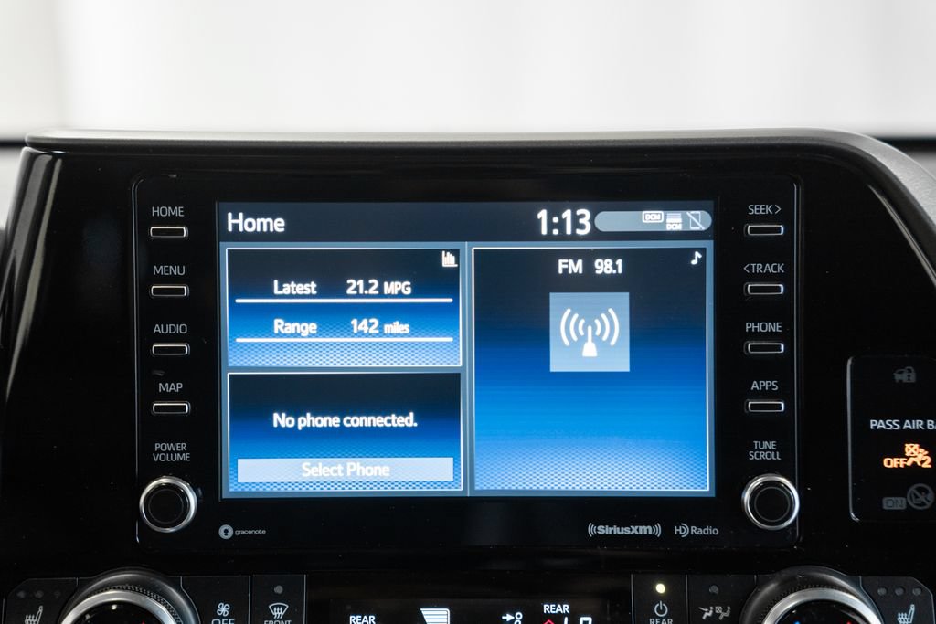 Used 2022 Toyota Highlander XLE AWD/4WD image 19
