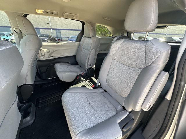 Certified 2023 Toyota Sienna LE FWD image 24