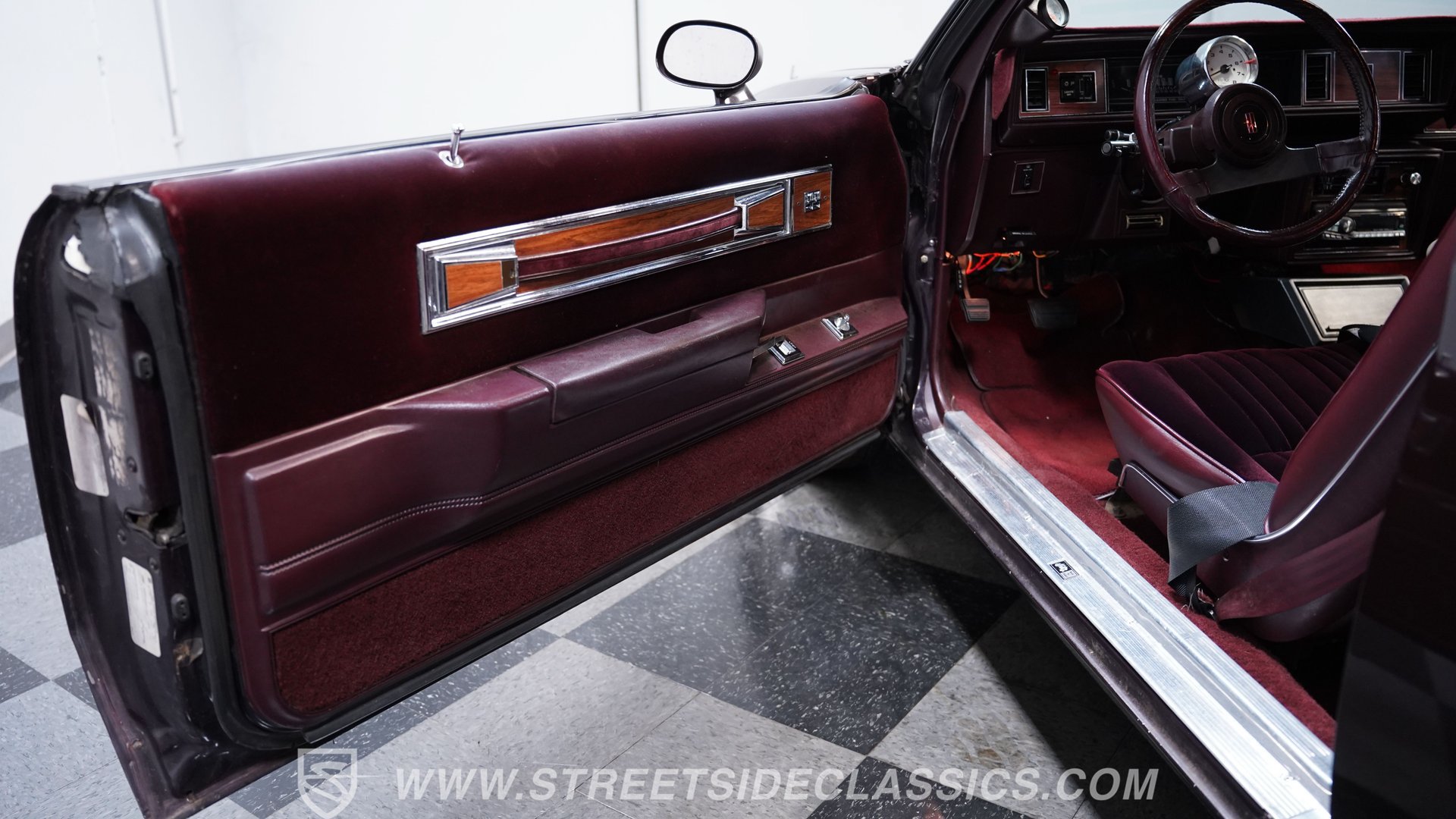 Used 1988 Oldsmobile Cutlass Supreme Classic Brougham RWD image 28