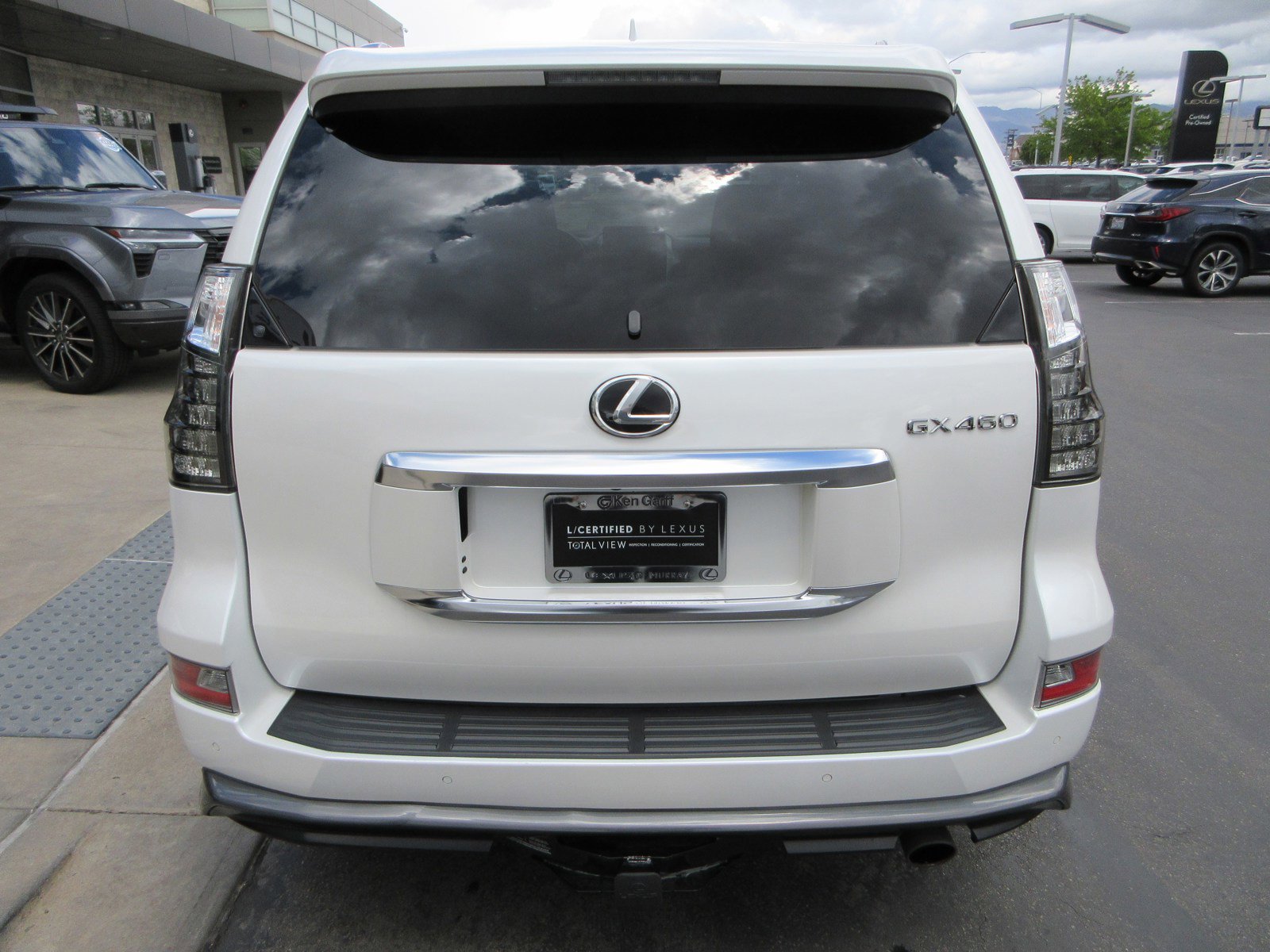 Used 2023 Lexus GX 460 Luxury w/ Sport Design Package AWD/4WD image 7