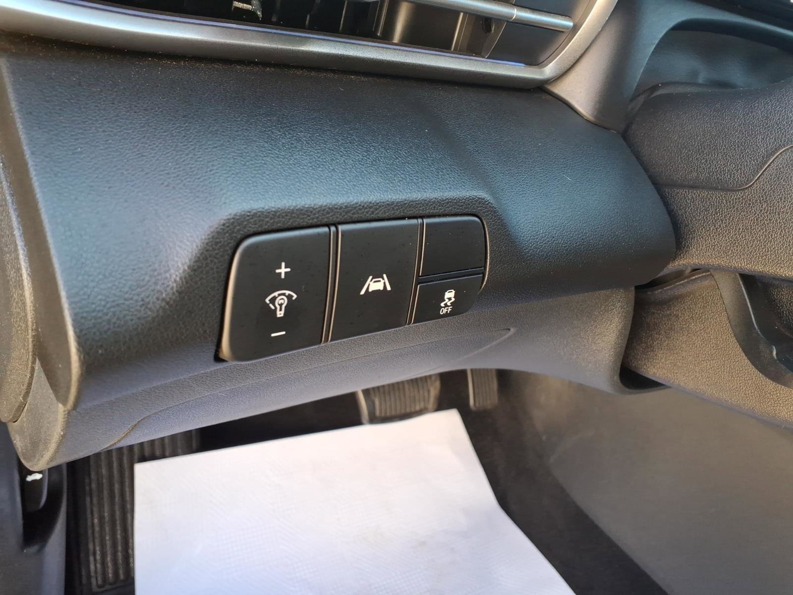 Used 2022 Hyundai Elantra Limited image 19