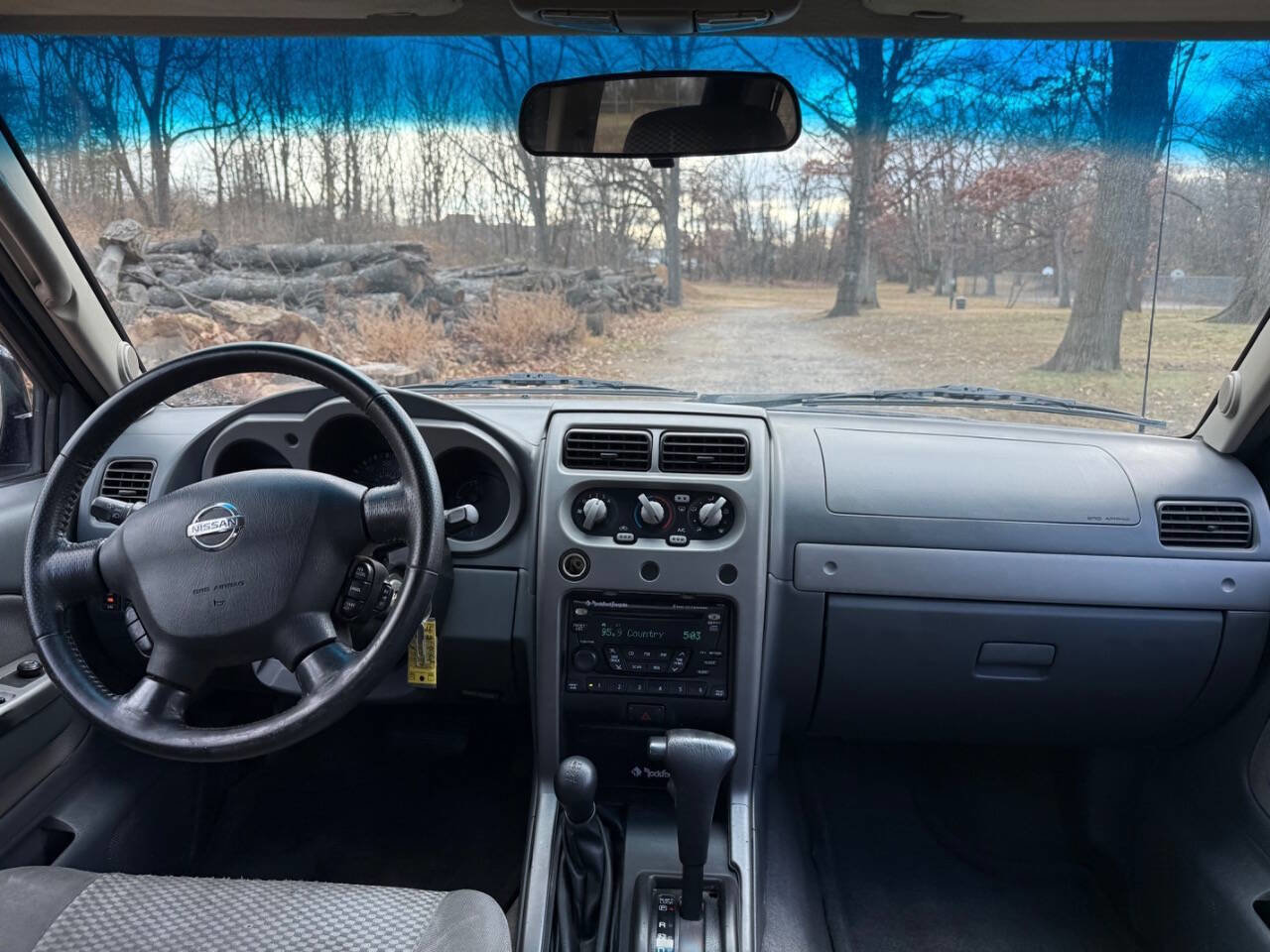 Used 2002 Nissan Frontier SE image 32