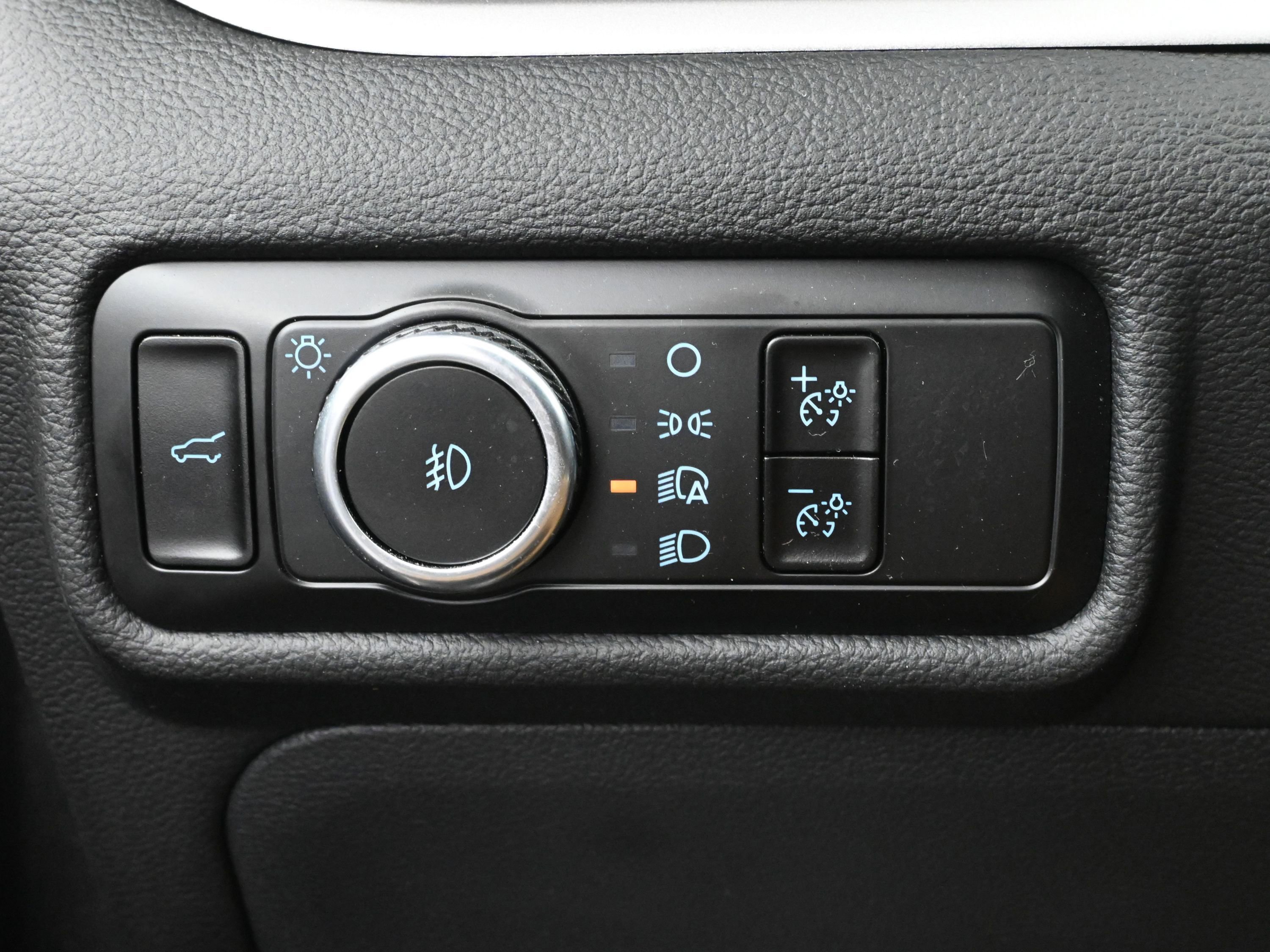 Used 2023 Ford Explorer XLT w/ Equipment Group 202A image 12