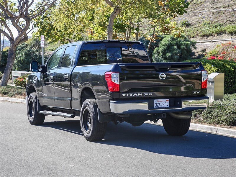 Used 2017 Nissan Titan SV RWD image 5