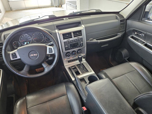 Used 2010 Jeep Liberty Limited w/ Tire & Wheel Group image 18