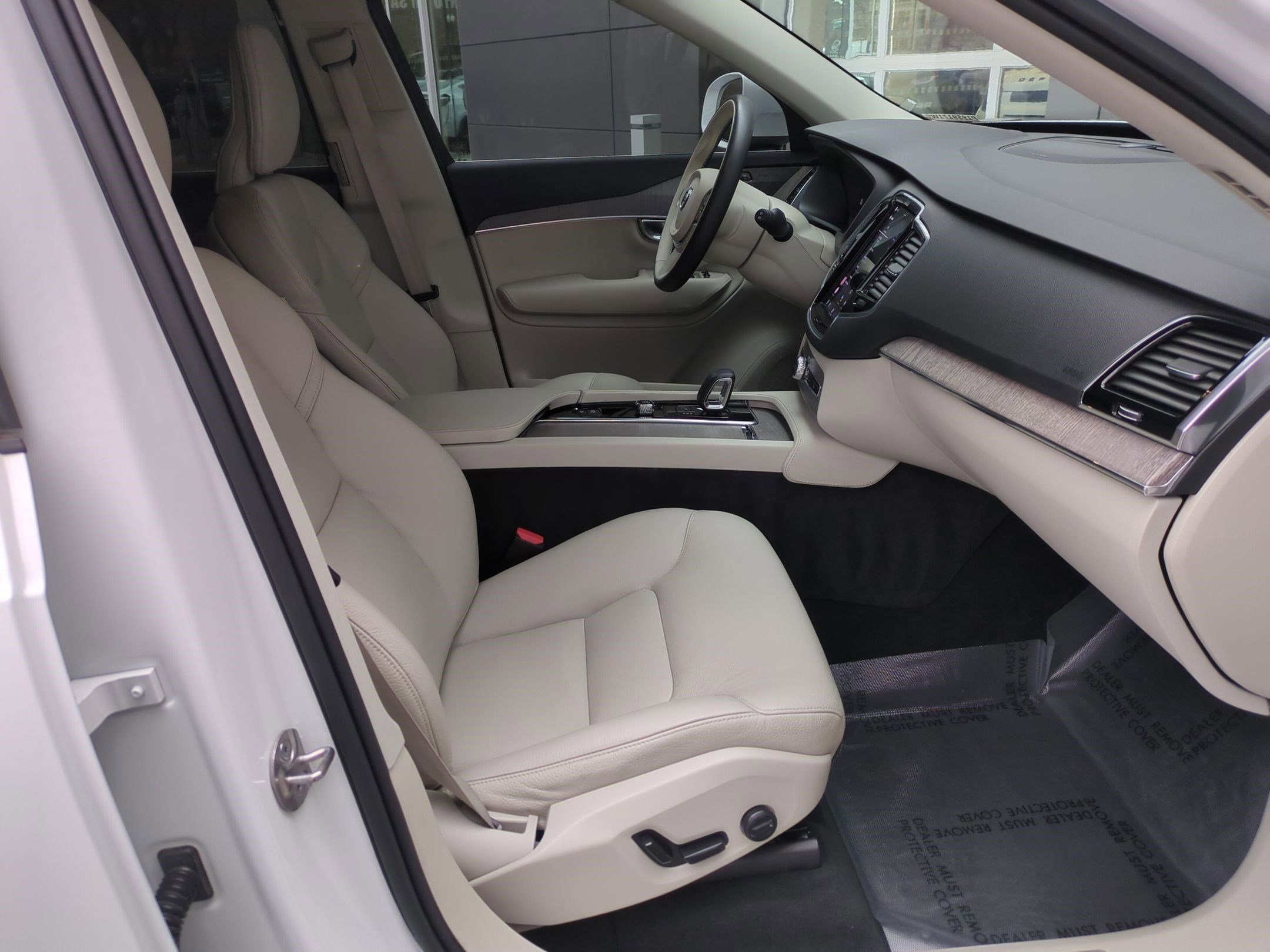 Used 2023 Volvo XC90 B6 Plus w/ Protection Package Premier AWD/4WD image 32