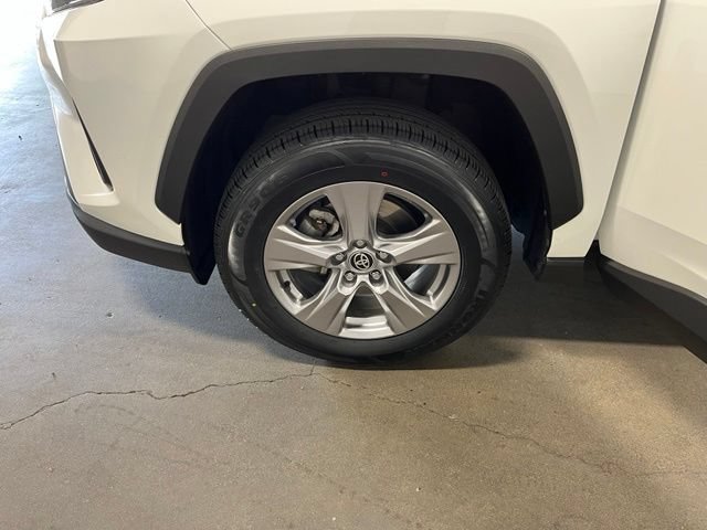 Used 2022 Toyota RAV4 LE AWD/4WD image 30