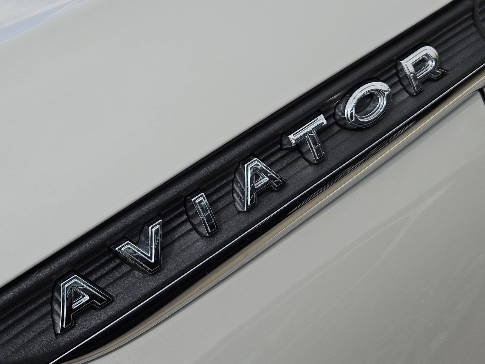 Used 2024 Lincoln Aviator Reserve w/ Equipment Group 201A RWD image 14
