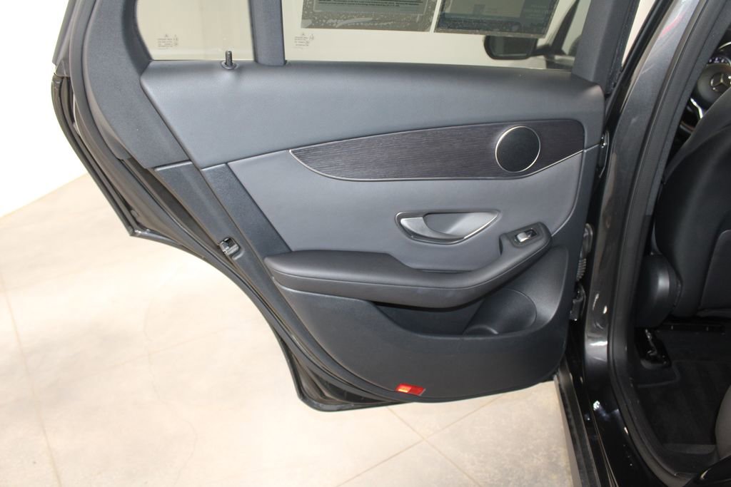 Used 2022 Mercedes-Benz GLC 300 image 25
