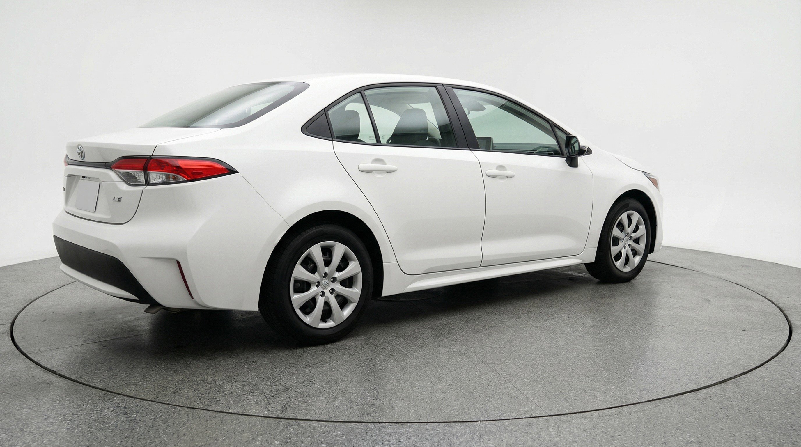 Used 2025 Toyota Corolla LE FWD image 9