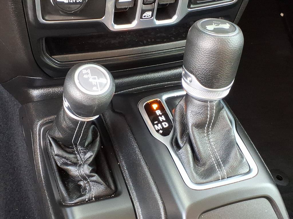 Used 2026 Jeep Wrangler Unlimited Sahara AWD/4WD image 32