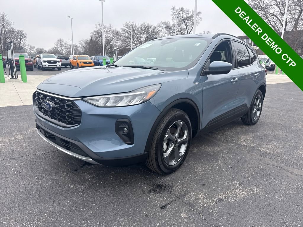Used 2025 Ford Escape ST-Line Select w/ Tech Pack #1 AWD/4WD video 2