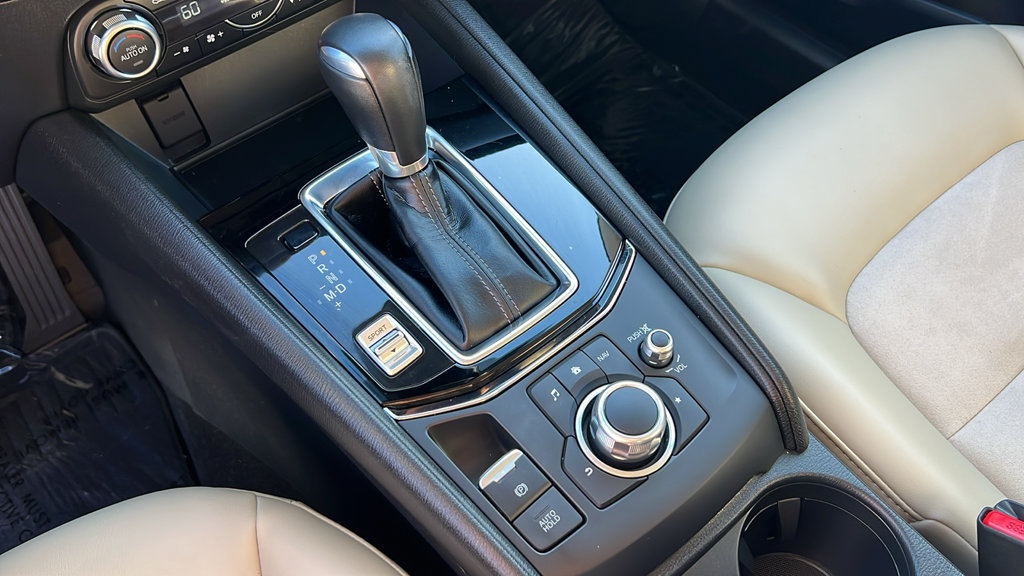 Used 2018 MAZDA CX-5 Touring w/ Preferred Equipment Package FWD image 16