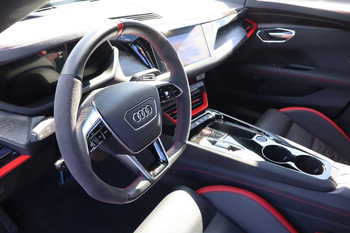 Used 2023 Audi RS e-tron GT image 10