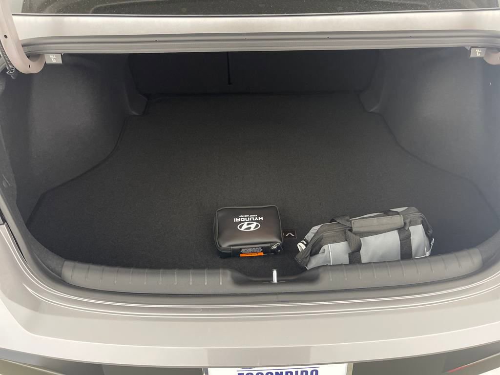 New 2025 Hyundai Elantra Limited image 12