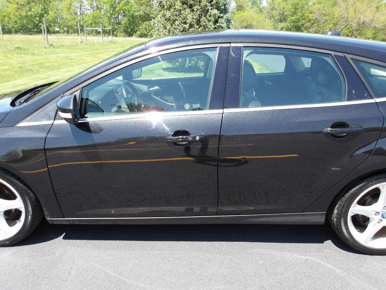 Used 2012 Ford Focus Titanium FWD image 35