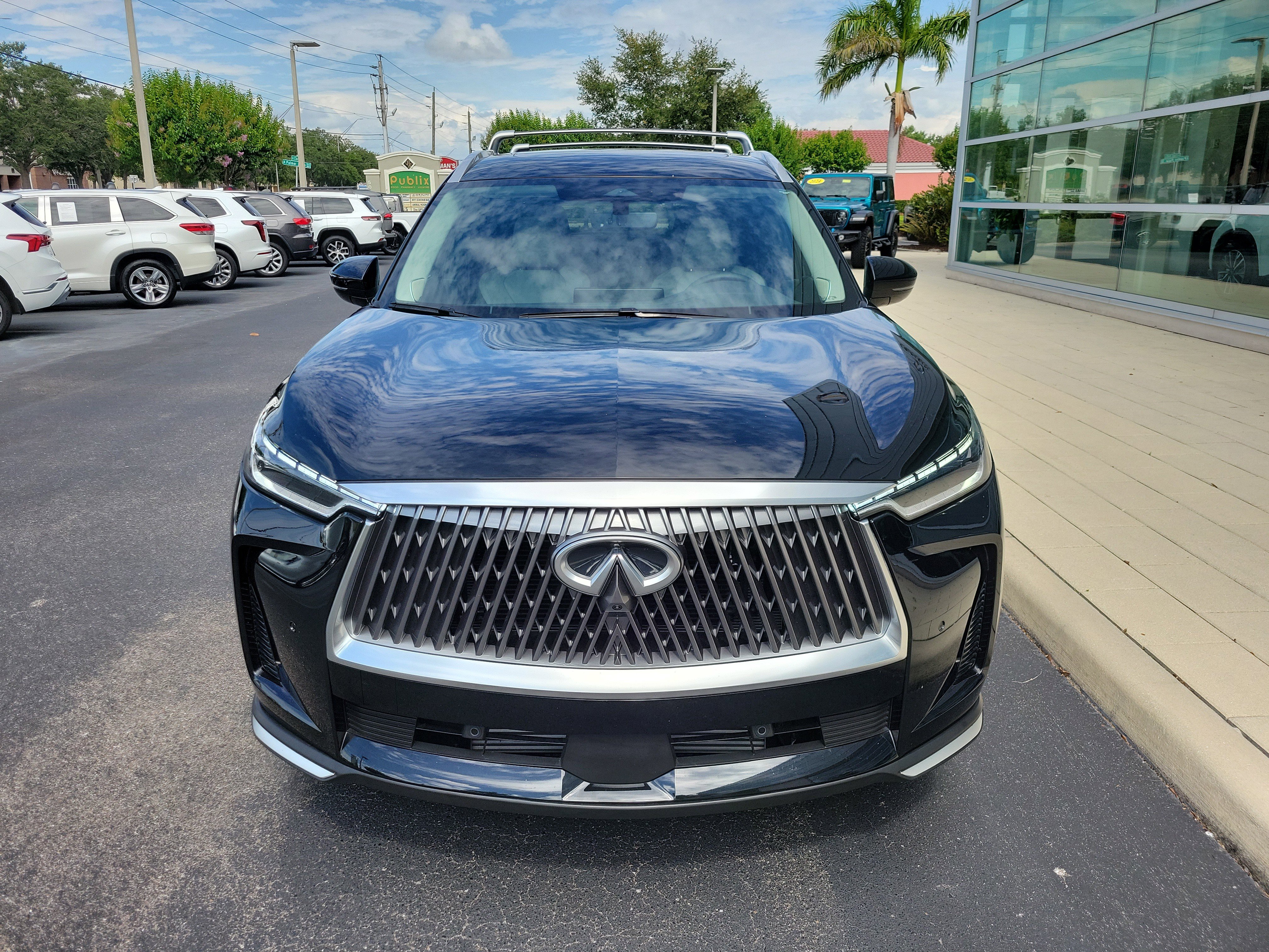 Certified 2026 INFINITI QX60 Luxe w/ Cargo Package FWD image 2